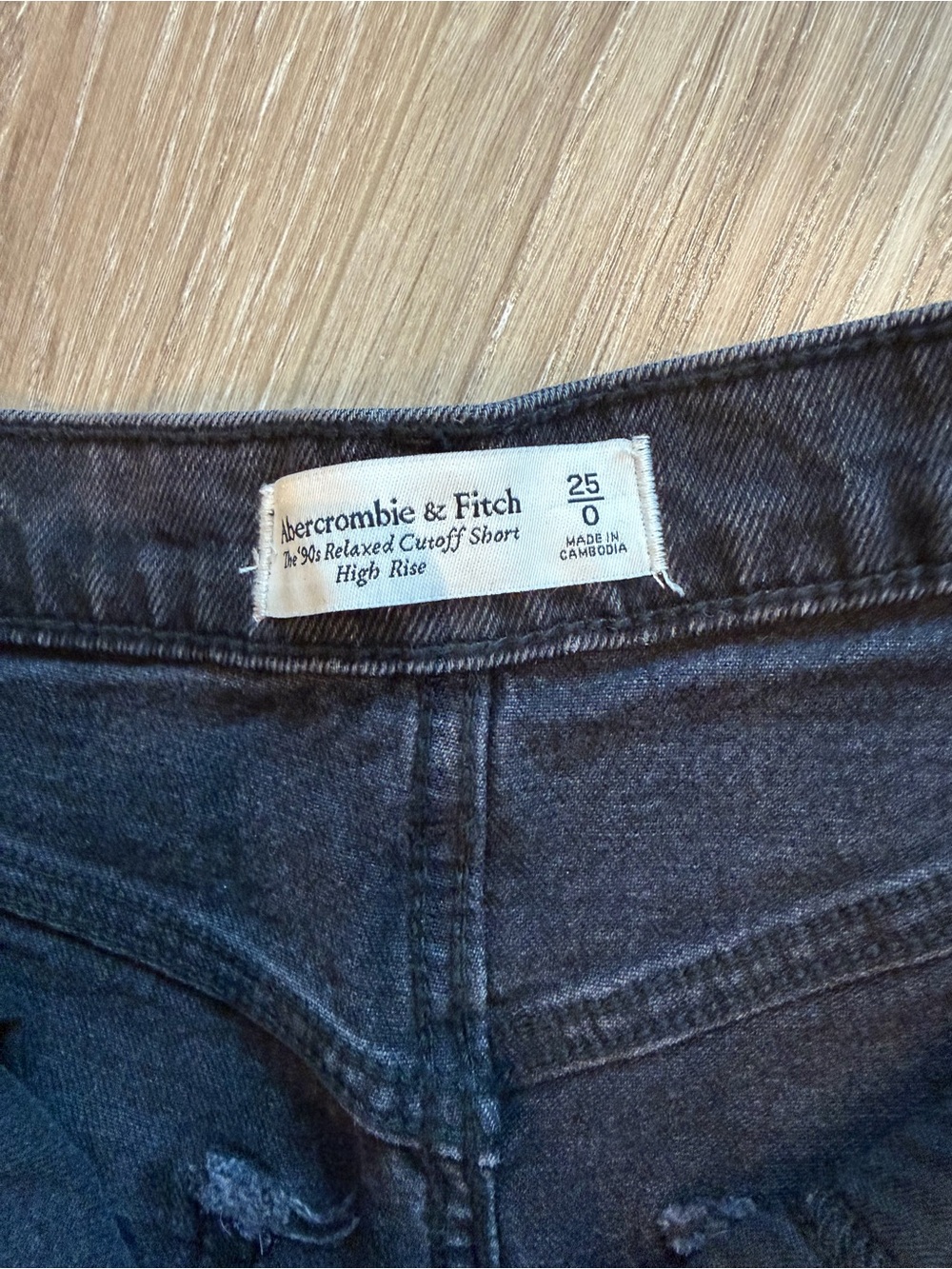 Abercrombie & Fitch High-Rise 90’s Relaxed Cutoff Shorts - Black Wash